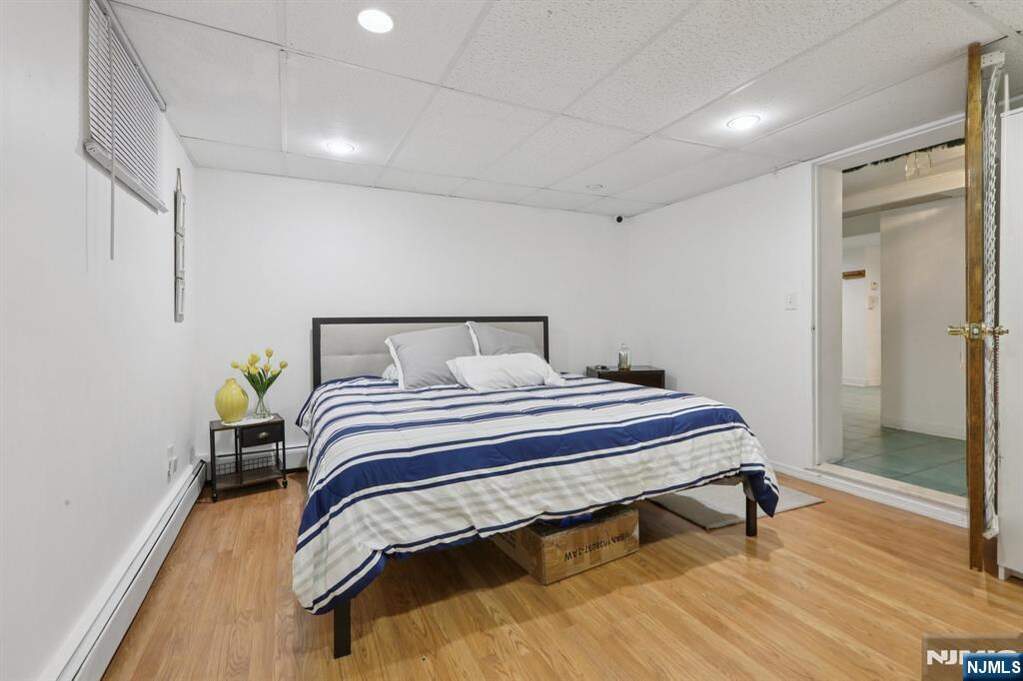 6 Bedroom Multi Unit's Image 35