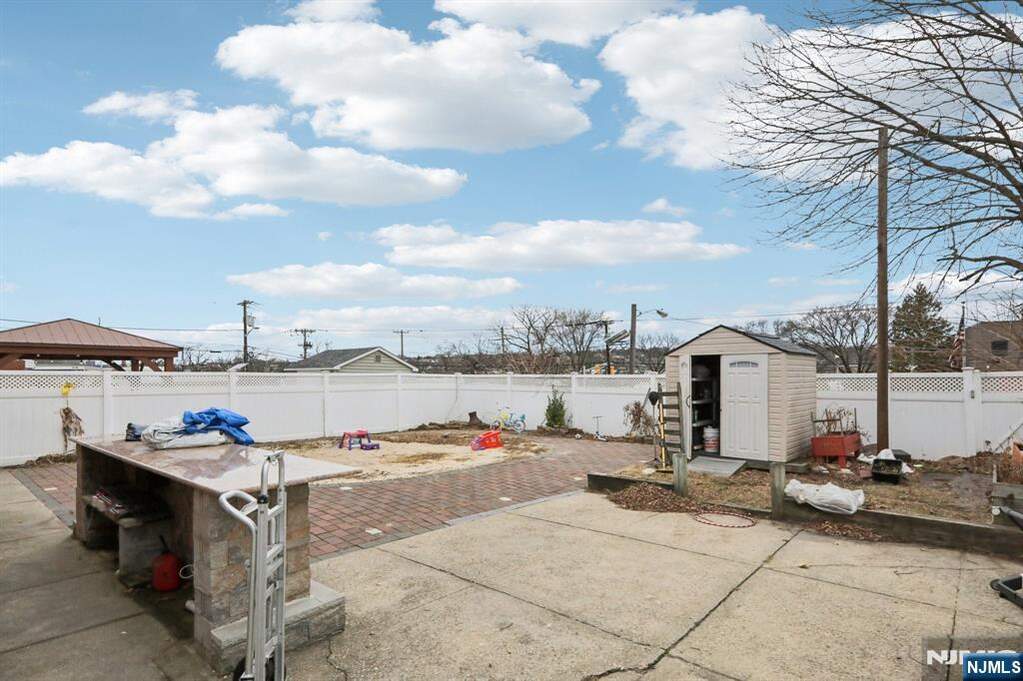 6 Bedroom Multi Unit's Image 45