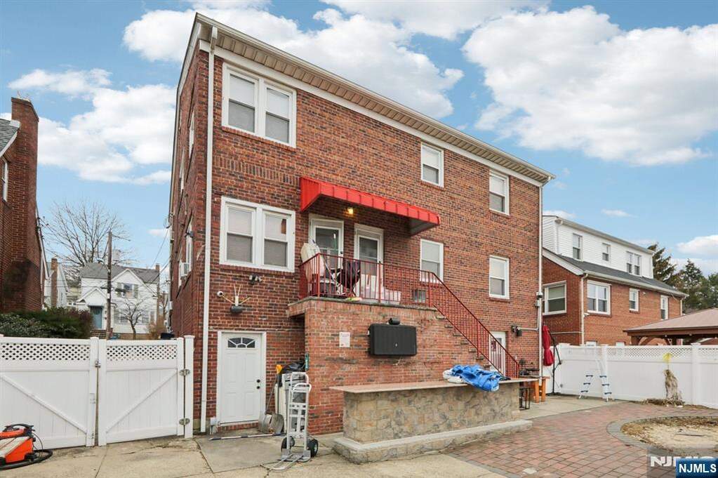 6 Bedroom Multi Unit's Image 46