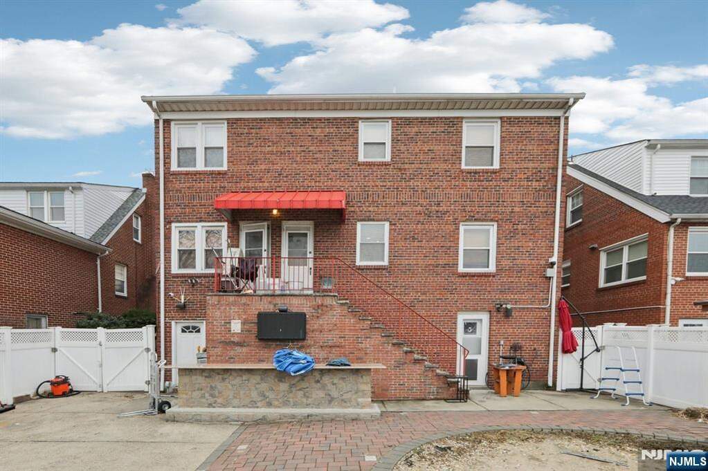 6 Bedroom Multi Unit's Image 47