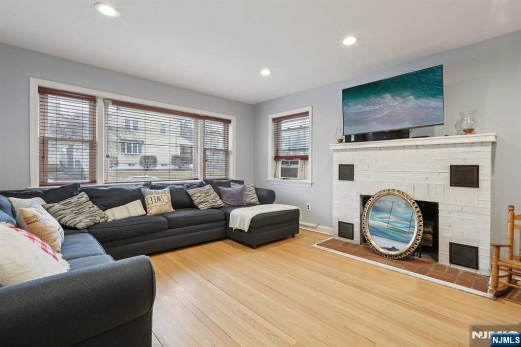 6 Bedroom Multi Unit's Image 6