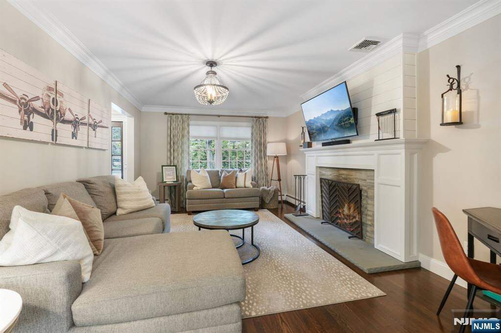 4 Bedroom Single Family Home/House's Image 10