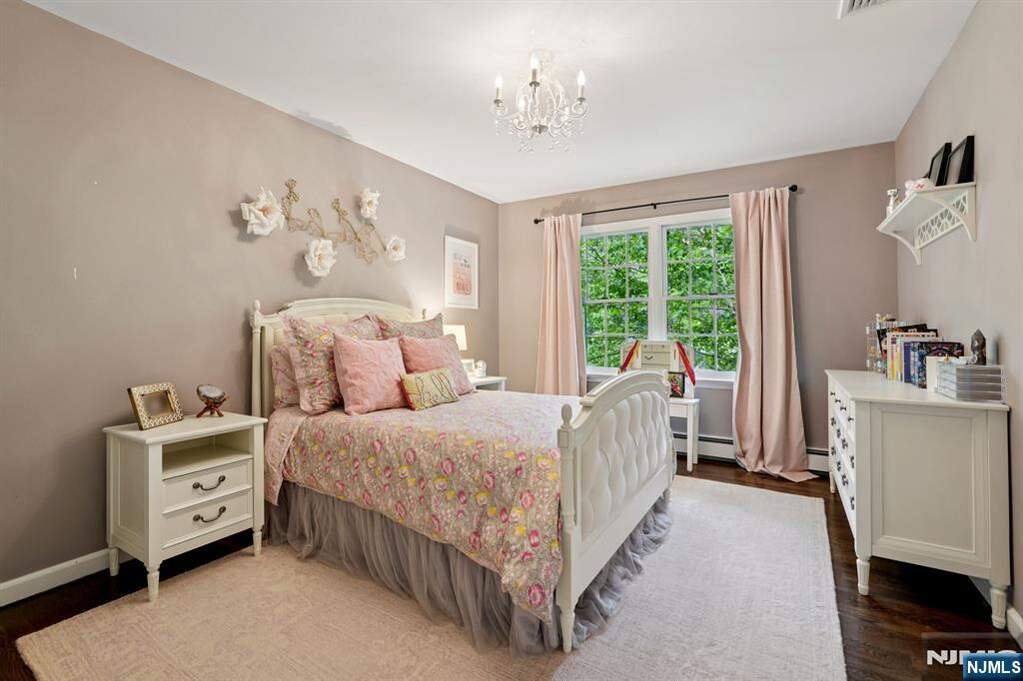 4 Bedroom Single Family Home/House's Image 24