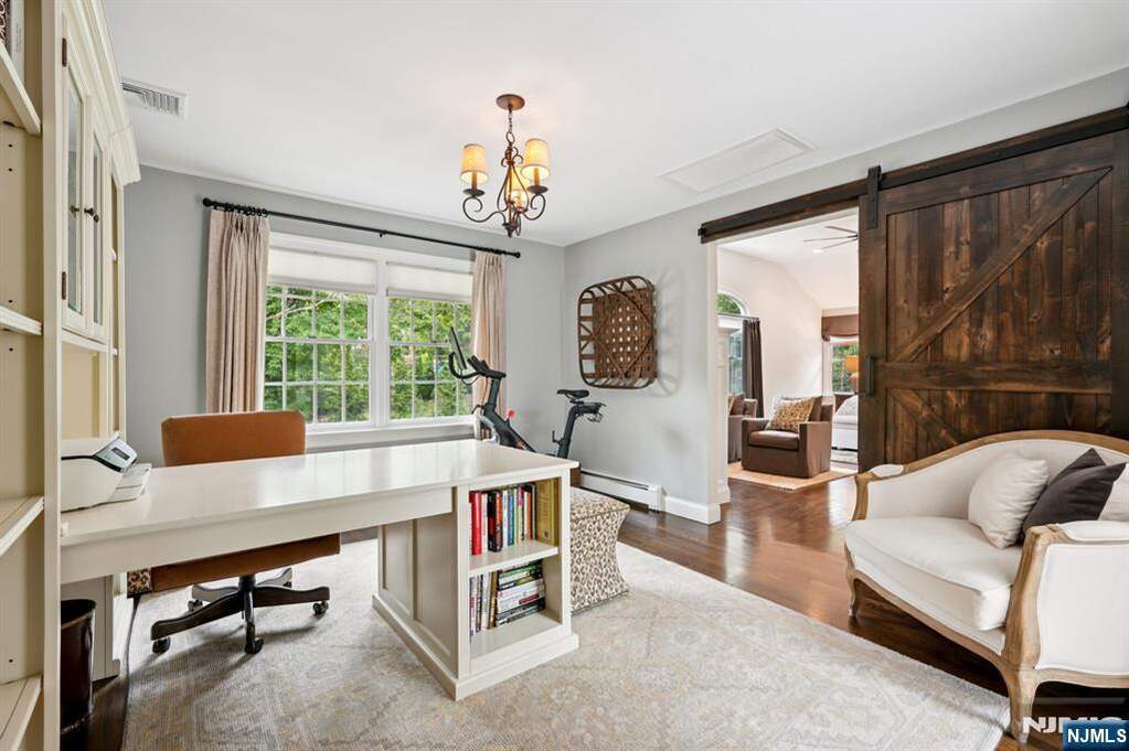 4 Bedroom Single Family Home/House's Image 29