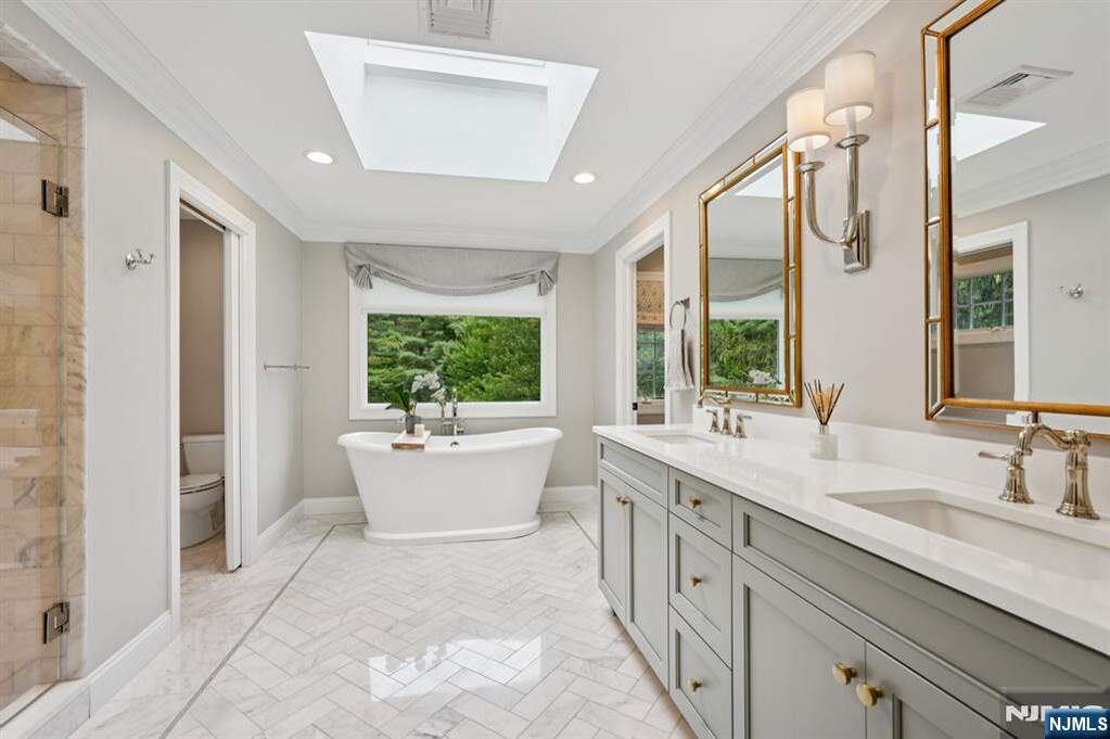 4 Bedroom Single Family Home/House's Image 31