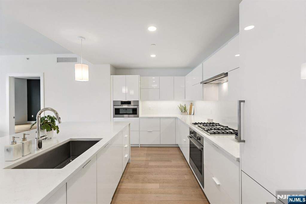 2 Bedroom Apartment/Flat's Image 4