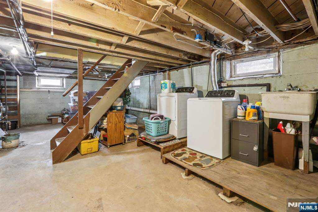 2 Bedroom Single Family Home/House's Image 25