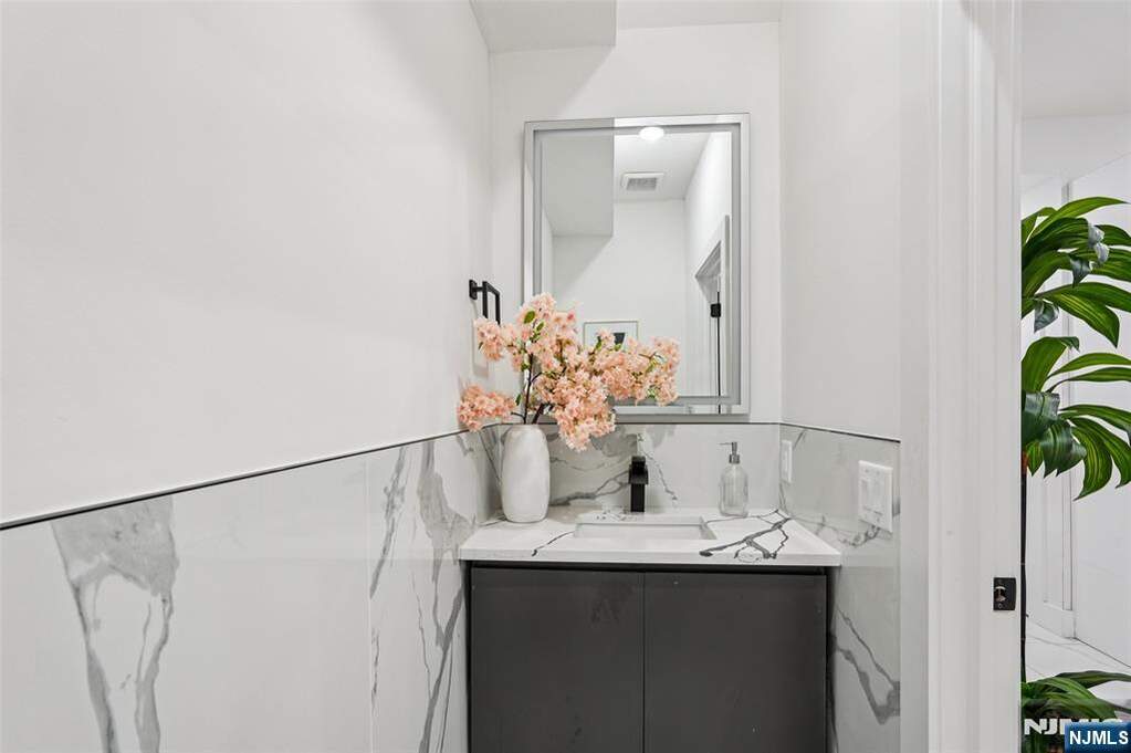 4 Bedroom Apartment/Flat's Image 10