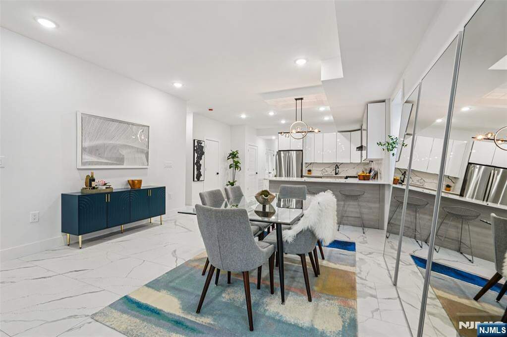 4 Bedroom Apartment/Flat's Image 3