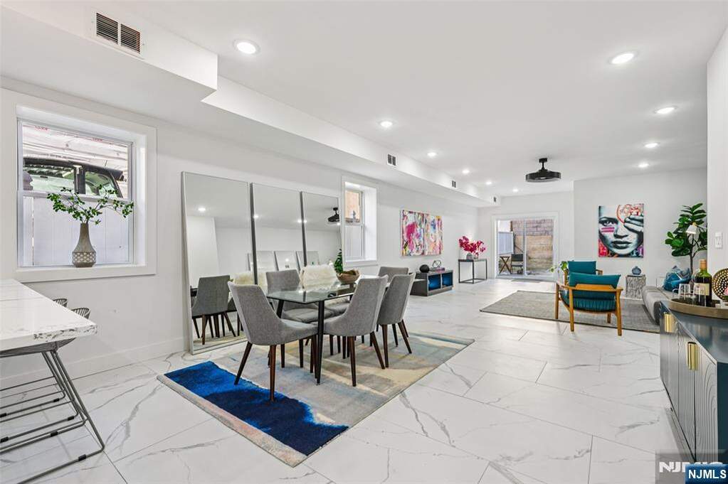 4 Bedroom Apartment/Flat's Image 4