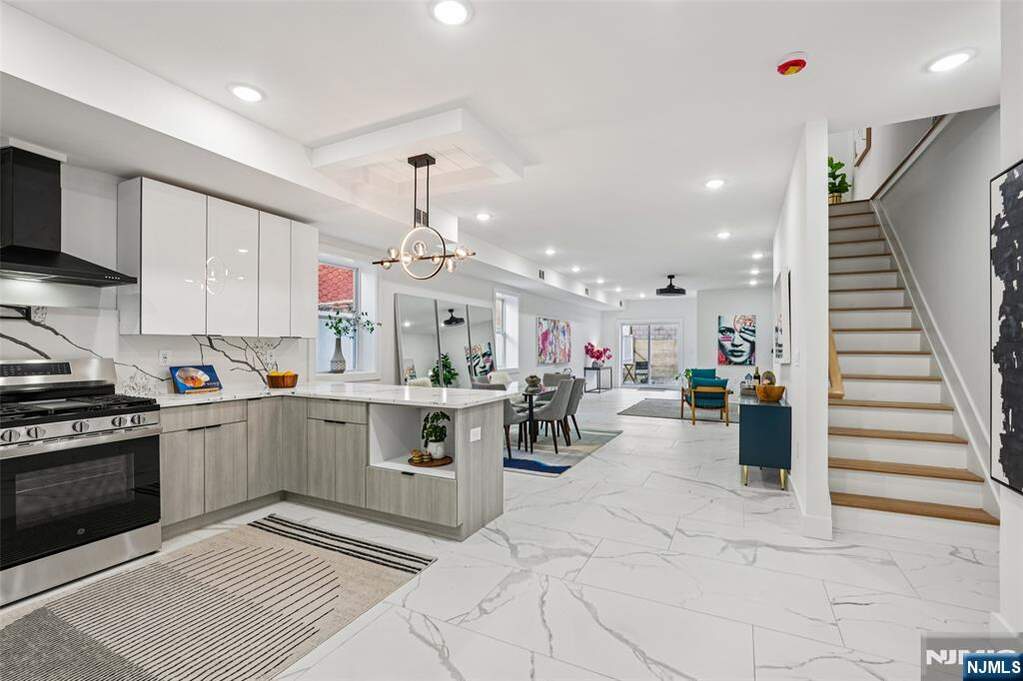 4 Bedroom Apartment/Flat's Image 5