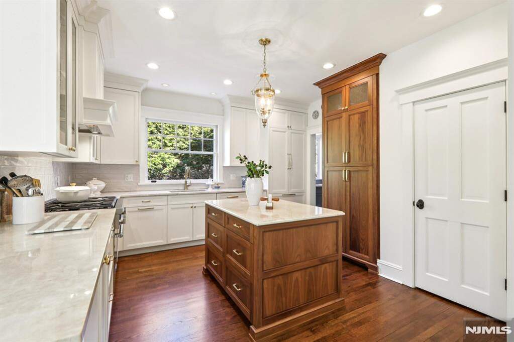 5 Bedroom Single Family Home/House's Image 8