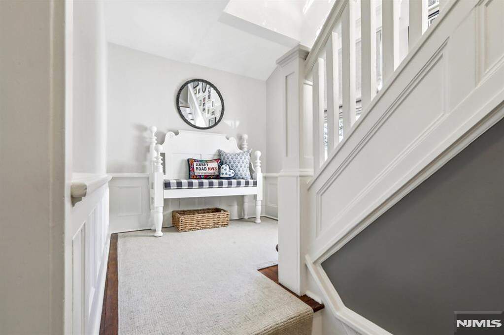 5 Bedroom Single Family Home/House's Image 12
