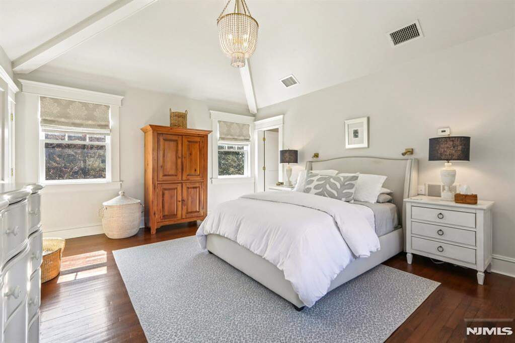 5 Bedroom Single Family Home/House's Image 15