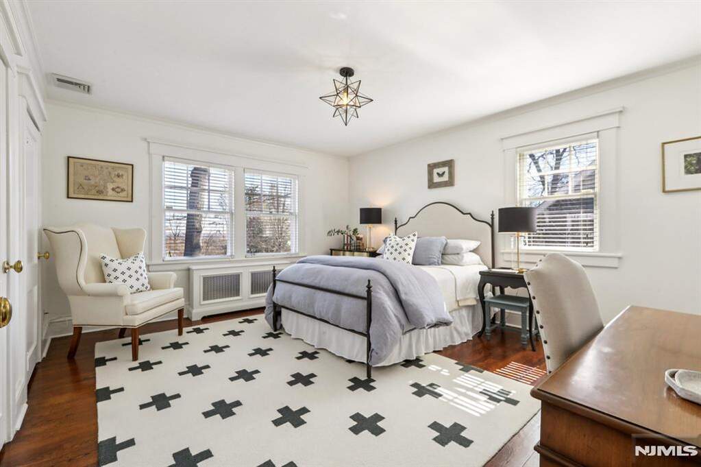 5 Bedroom Single Family Home/House's Image 19
