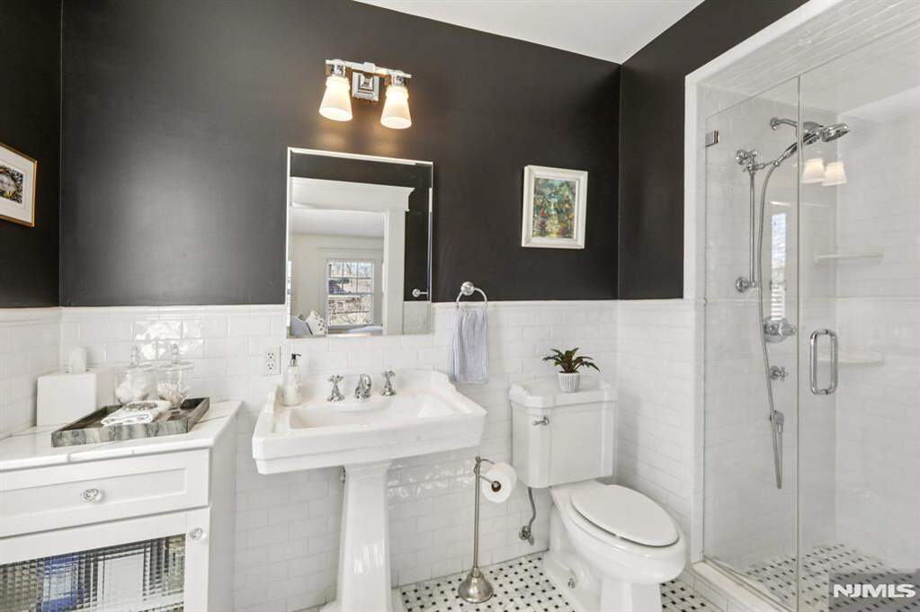 5 Bedroom Single Family Home/House's Image 20