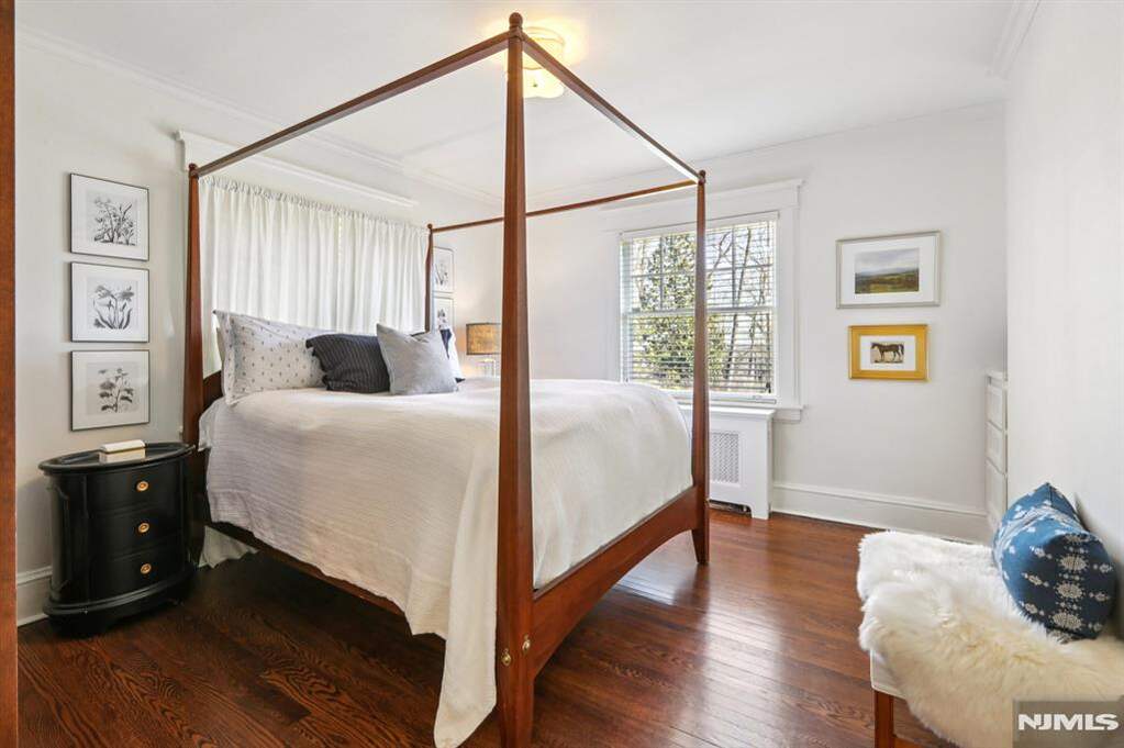 5 Bedroom Single Family Home/House's Image 22