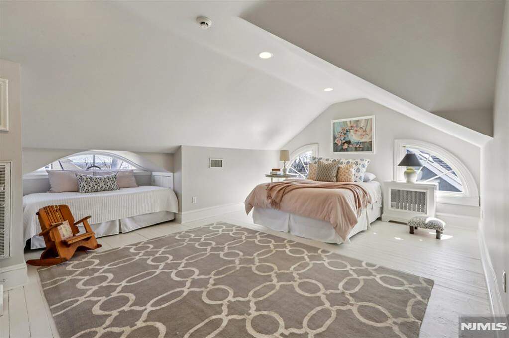 5 Bedroom Single Family Home/House's Image 24