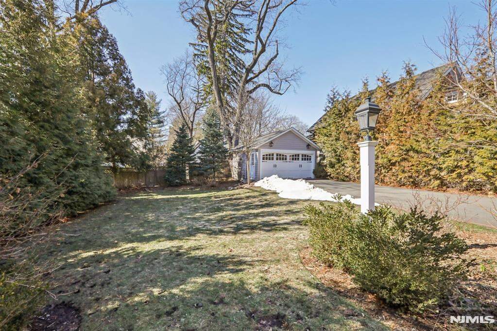 5 Bedroom Single Family Home/House's Image 29