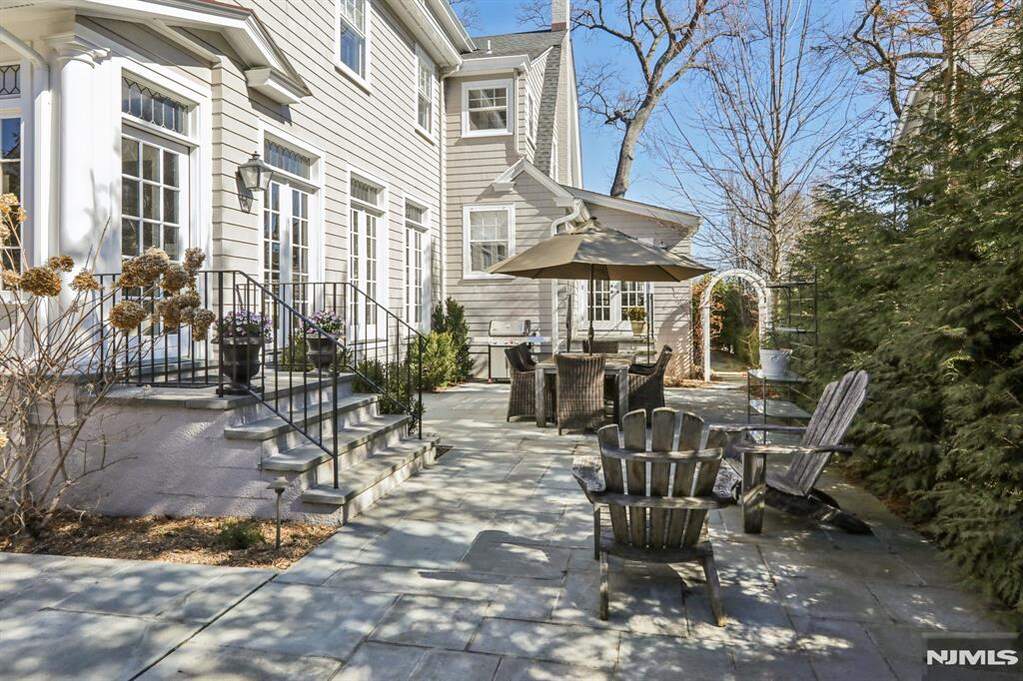 5 Bedroom Single Family Home/House's Image 31