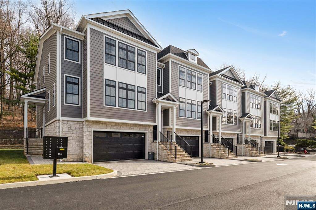 3 Bedroom Villa/Townhouse's Image 33
