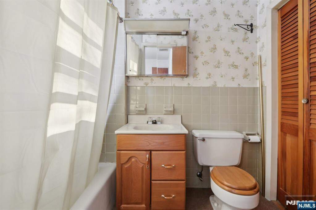 3 Bedroom Single Family Home/House's Image 14