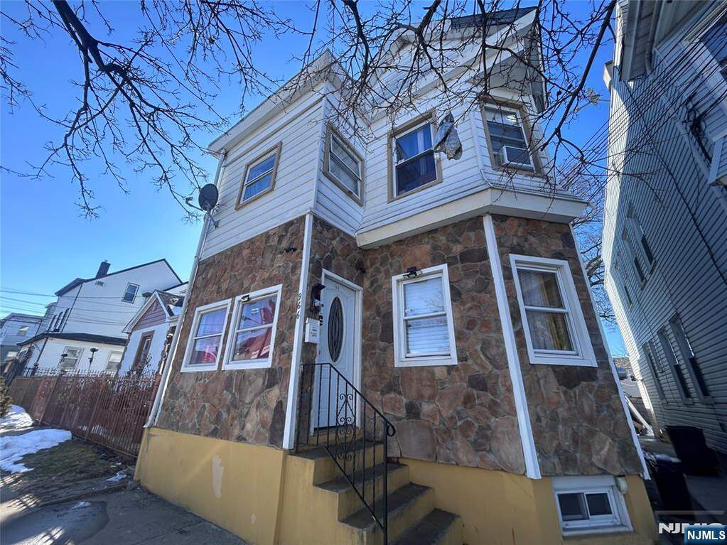 7 Bedroom Multi Unit's Image 39