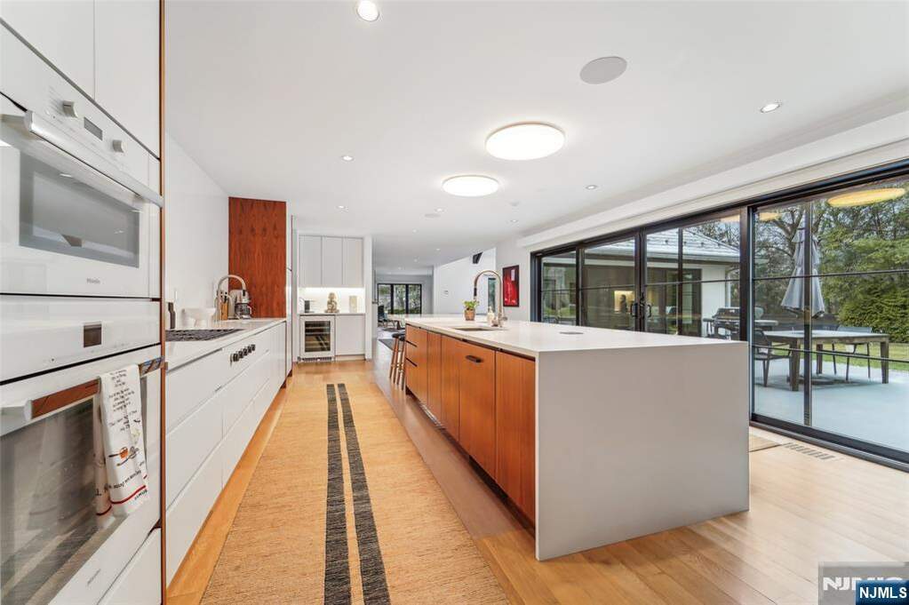 5 Bedroom Single Family Home/House's Image 13