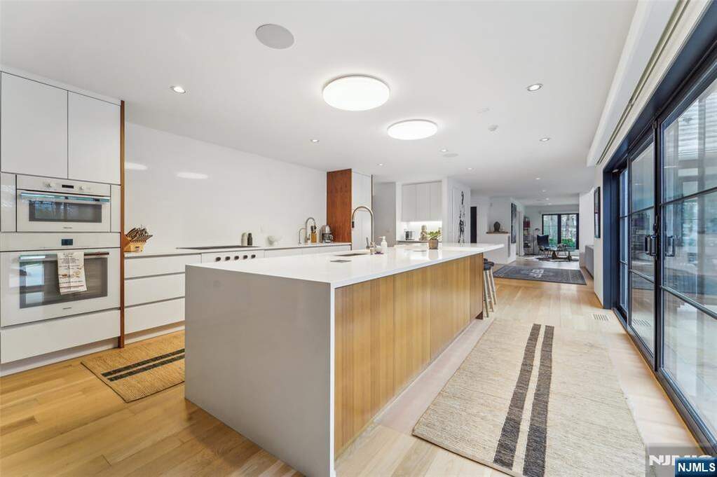 5 Bedroom Single Family Home/House's Image 14