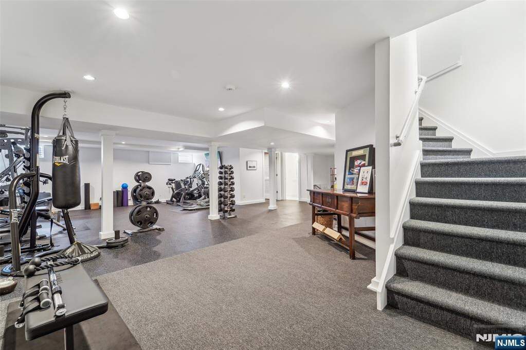5 Bedroom Single Family Home/House's Image 23