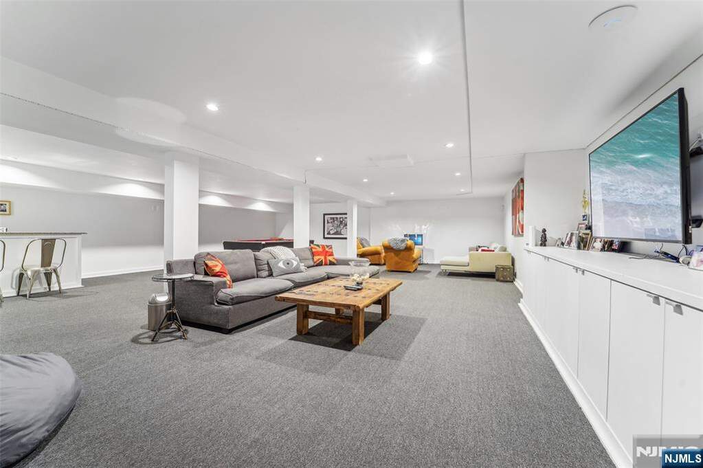 5 Bedroom Single Family Home/House's Image 25