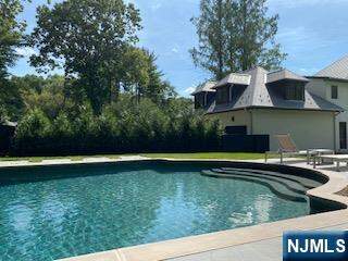 5 Bedroom Single Family Home/House's Image 31
