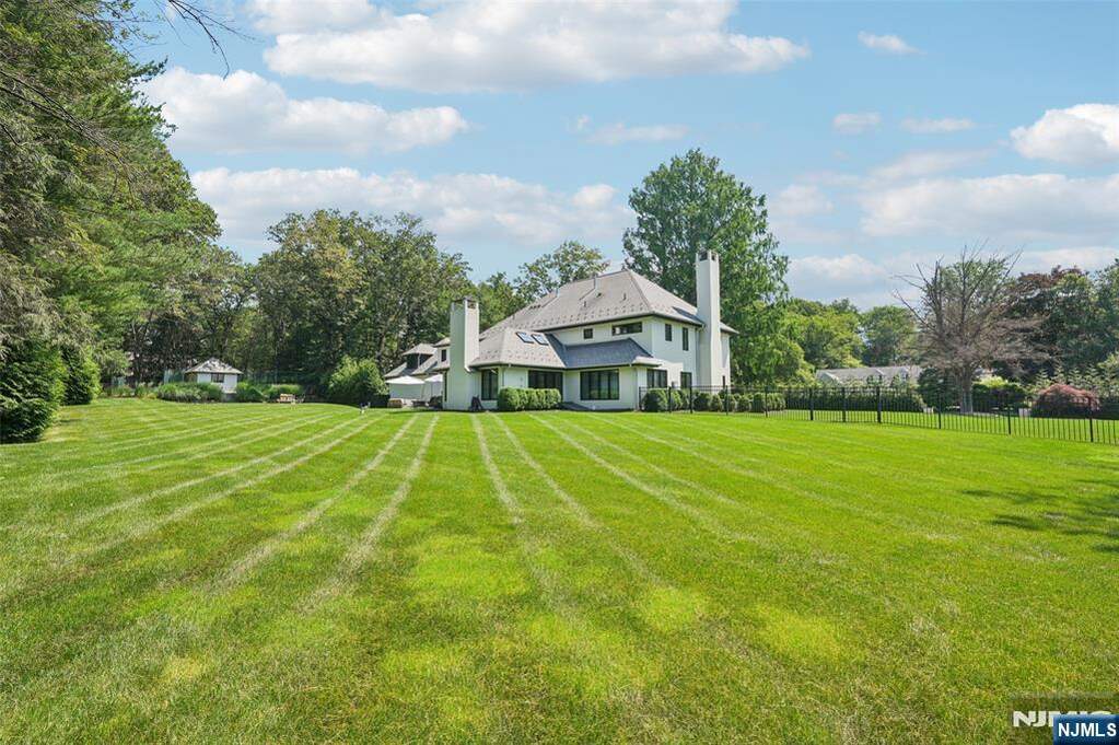 5 Bedroom Single Family Home/House's Image 36