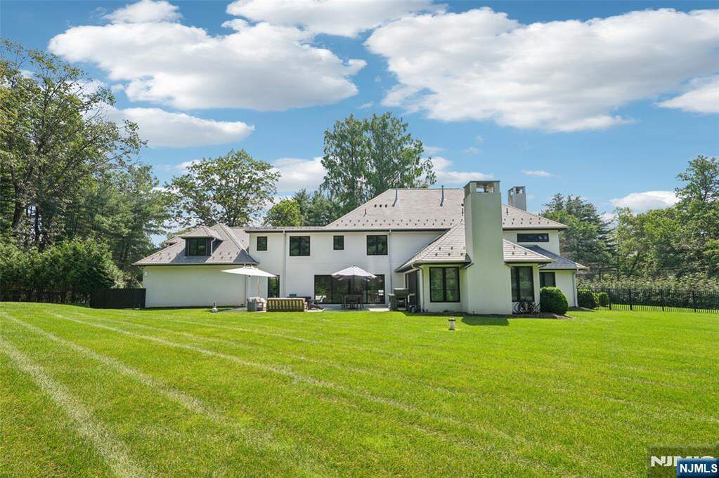 5 Bedroom Single Family Home/House's Image 37