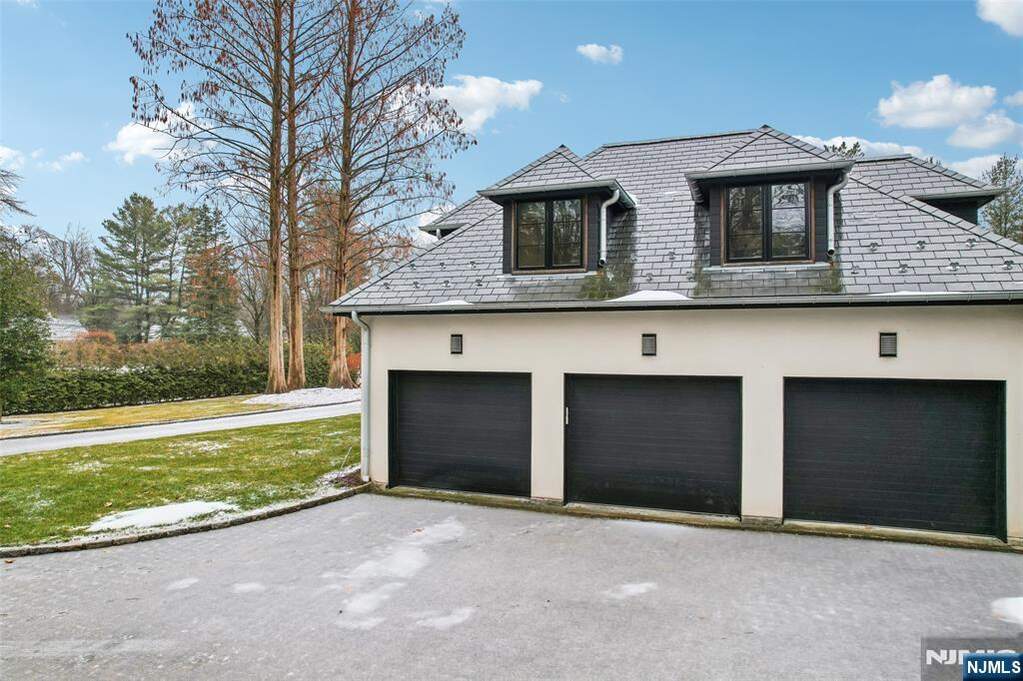 5 Bedroom Single Family Home/House's Image 38