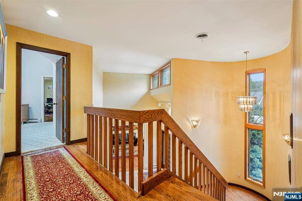 5 Bedroom Single Family Home/House's Image 19