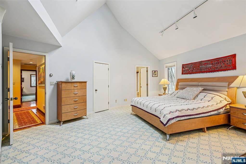 5 Bedroom Single Family Home/House's Image 22