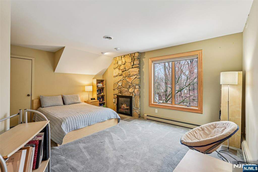 5 Bedroom Single Family Home/House's Image 25