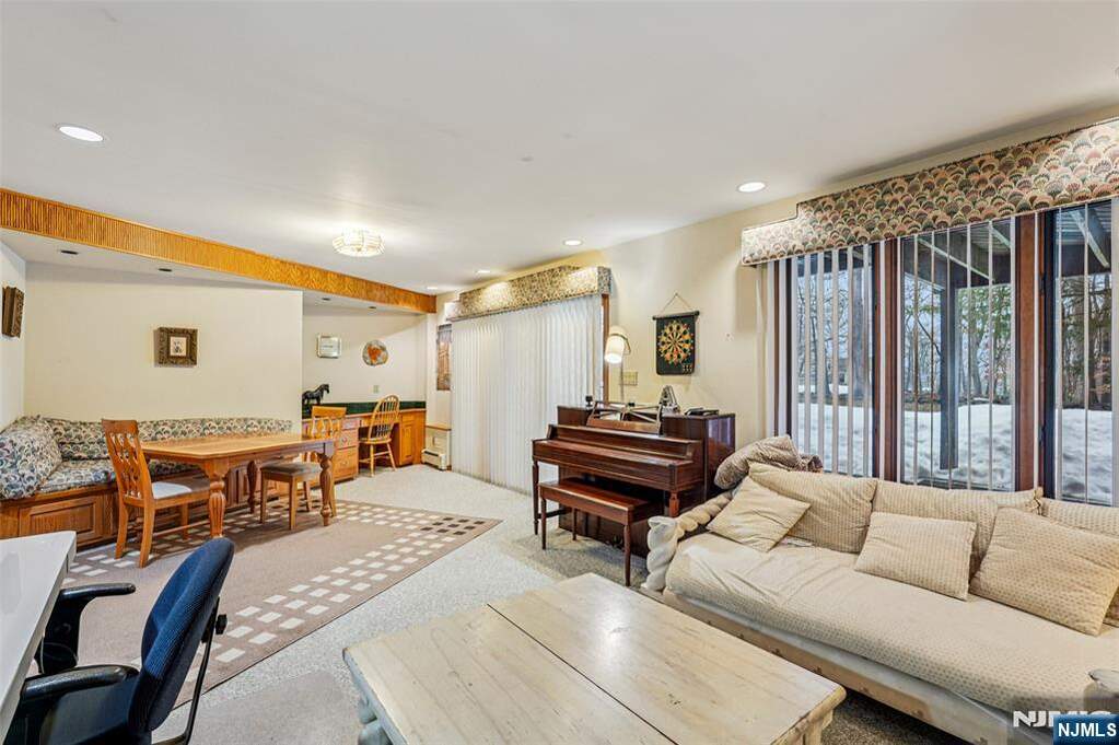 5 Bedroom Single Family Home/House's Image 27