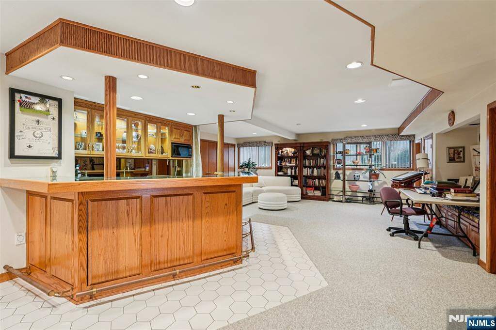 5 Bedroom Single Family Home/House's Image 29