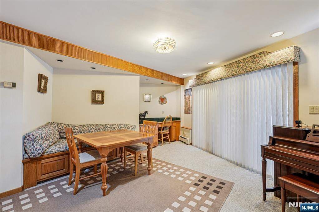 5 Bedroom Single Family Home/House's Image 31