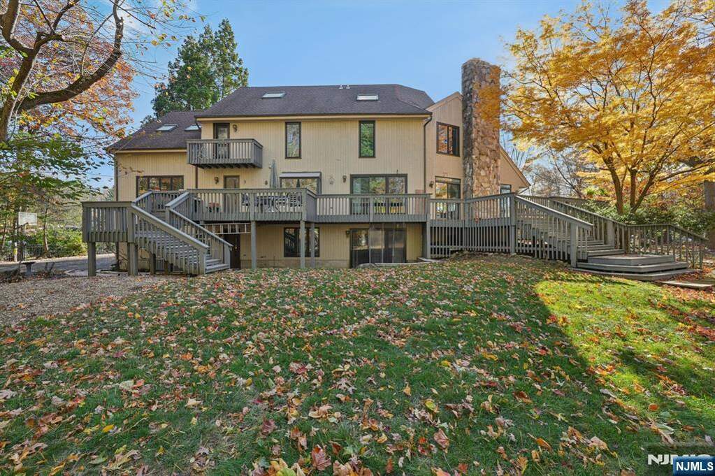 5 Bedroom Single Family Home/House's Image 32