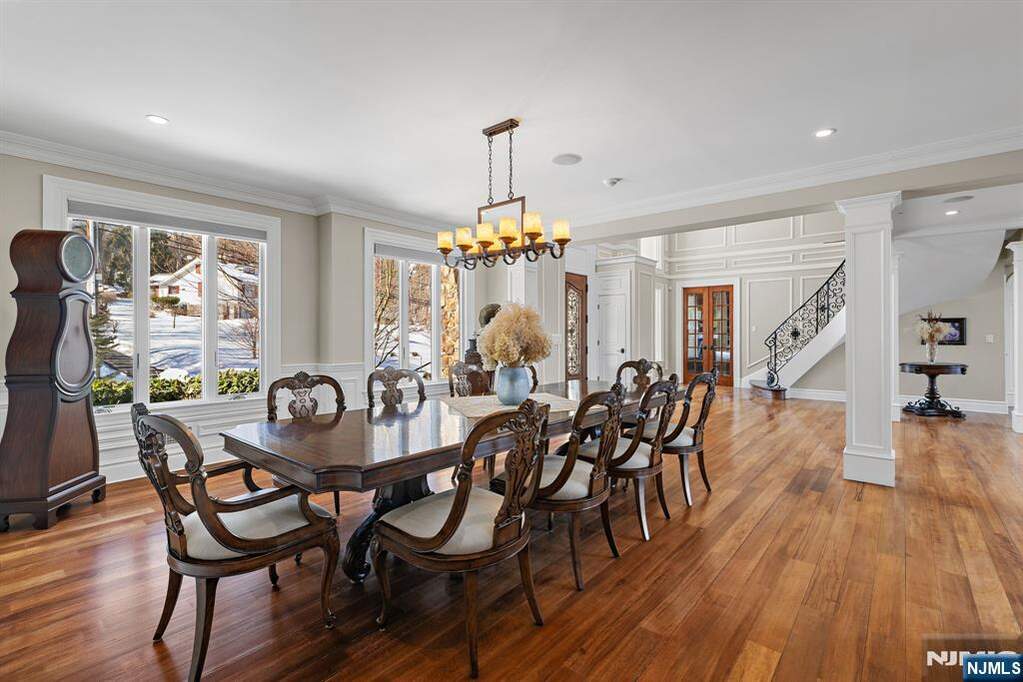 5 Bedroom Single Family Home/House's Image 7