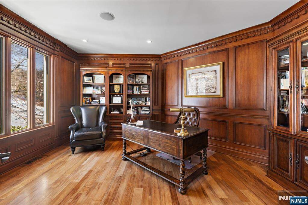5 Bedroom Single Family Home/House's Image 8