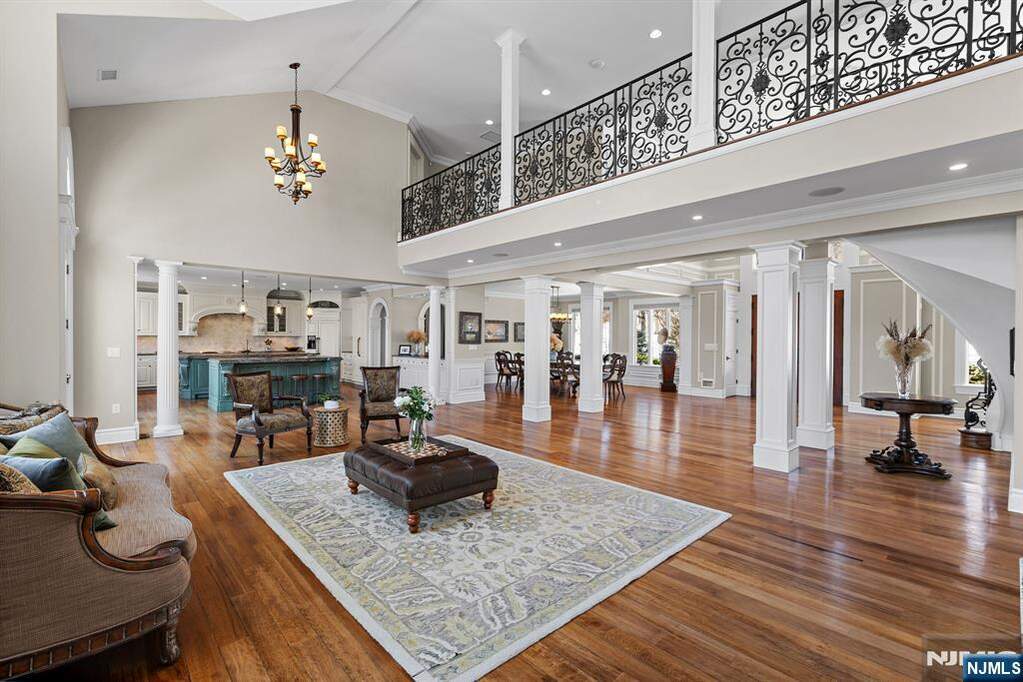 5 Bedroom Single Family Home/House's Image 9