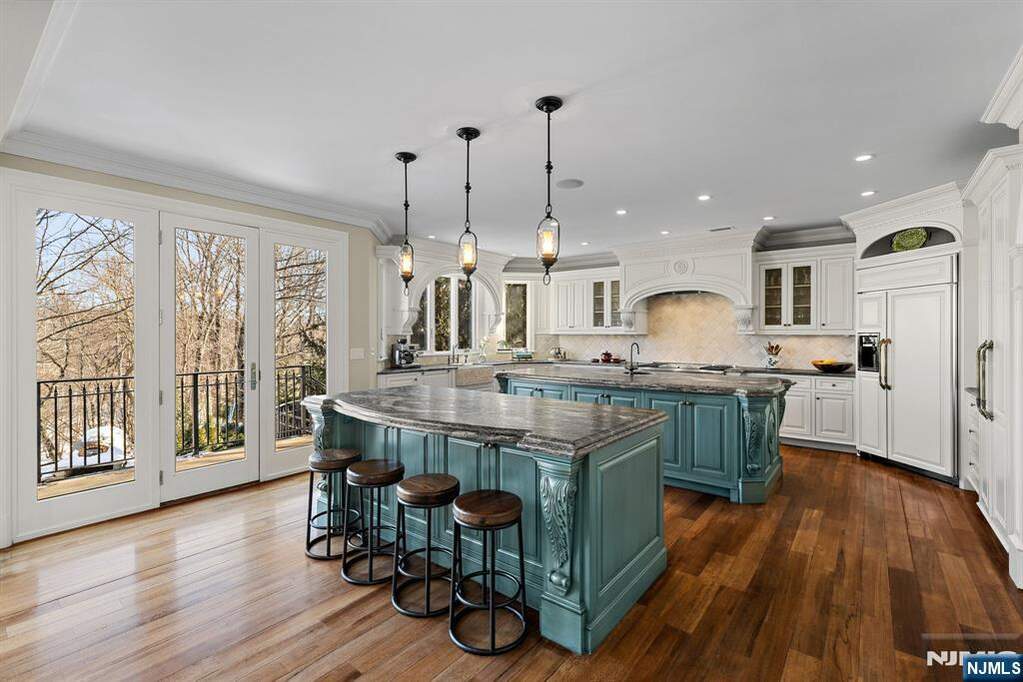 5 Bedroom Single Family Home/House's Image 12