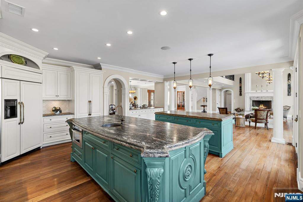 5 Bedroom Single Family Home/House's Image 13