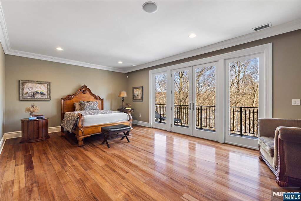 5 Bedroom Single Family Home/House's Image 16