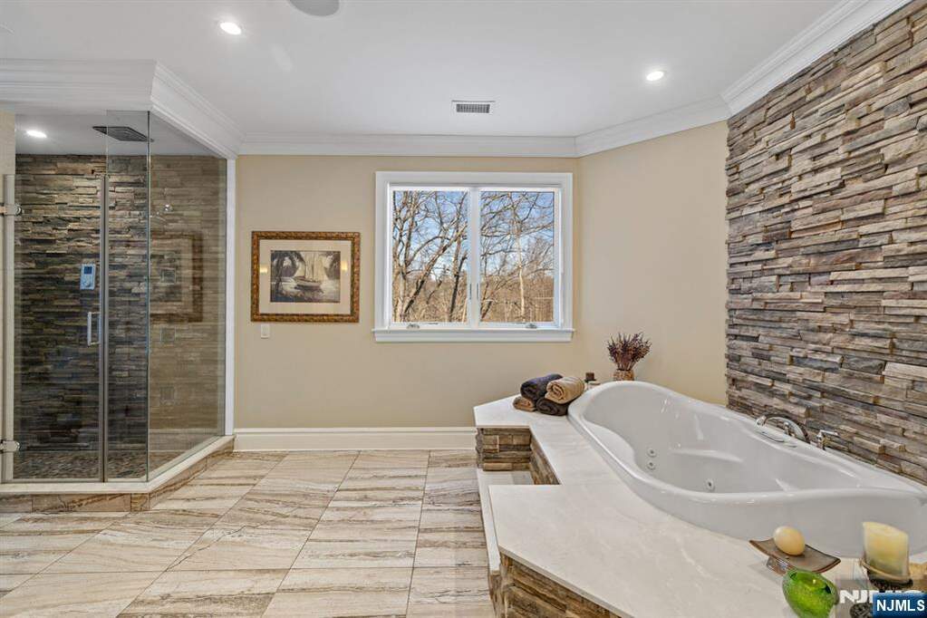 5 Bedroom Single Family Home/House's Image 18