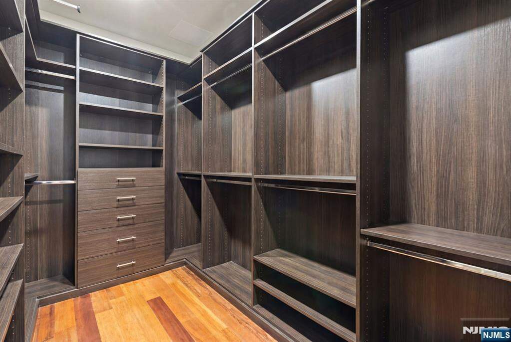 5 Bedroom Single Family Home/House's Image 19